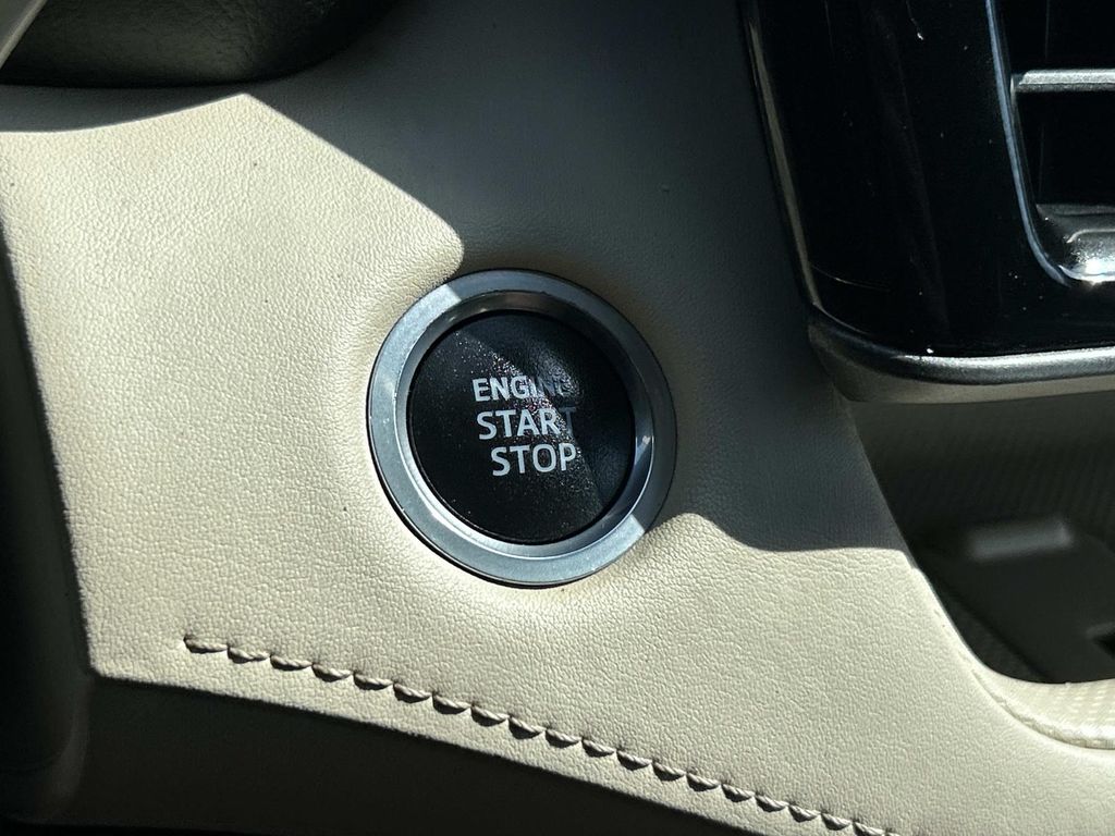 Used 2020 Toyota Highlander SUV