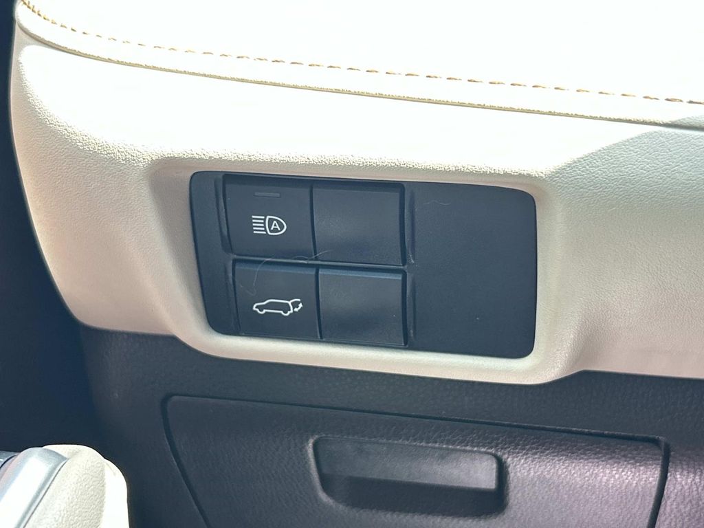 Used 2020 Toyota Highlander SUV