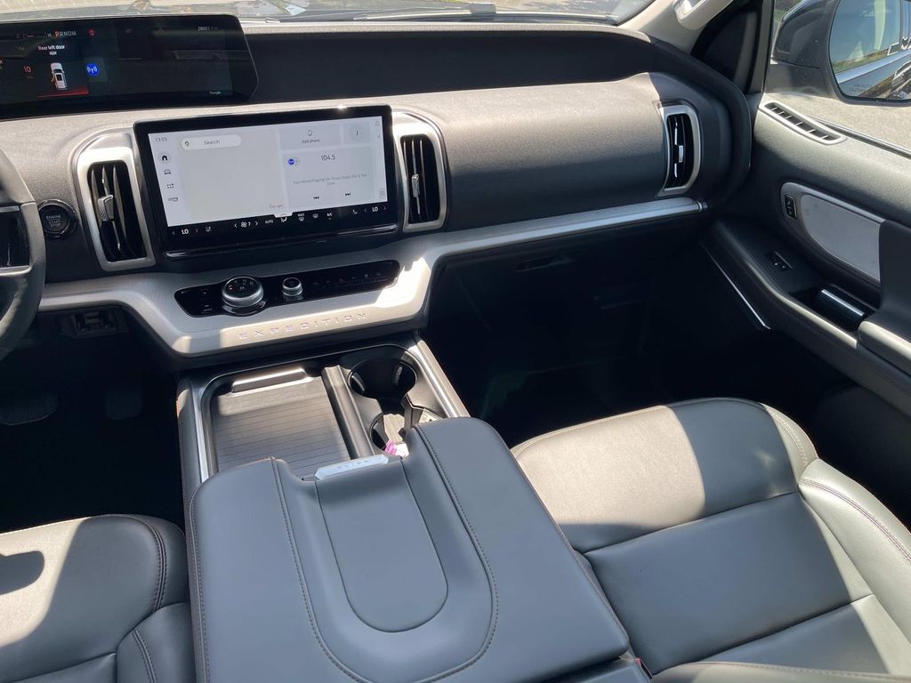 Used 2025 Ford Expedition SUV
