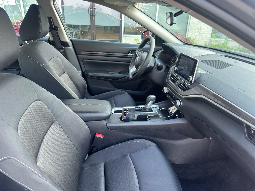 Used 2025 Nissan Altima Sedan