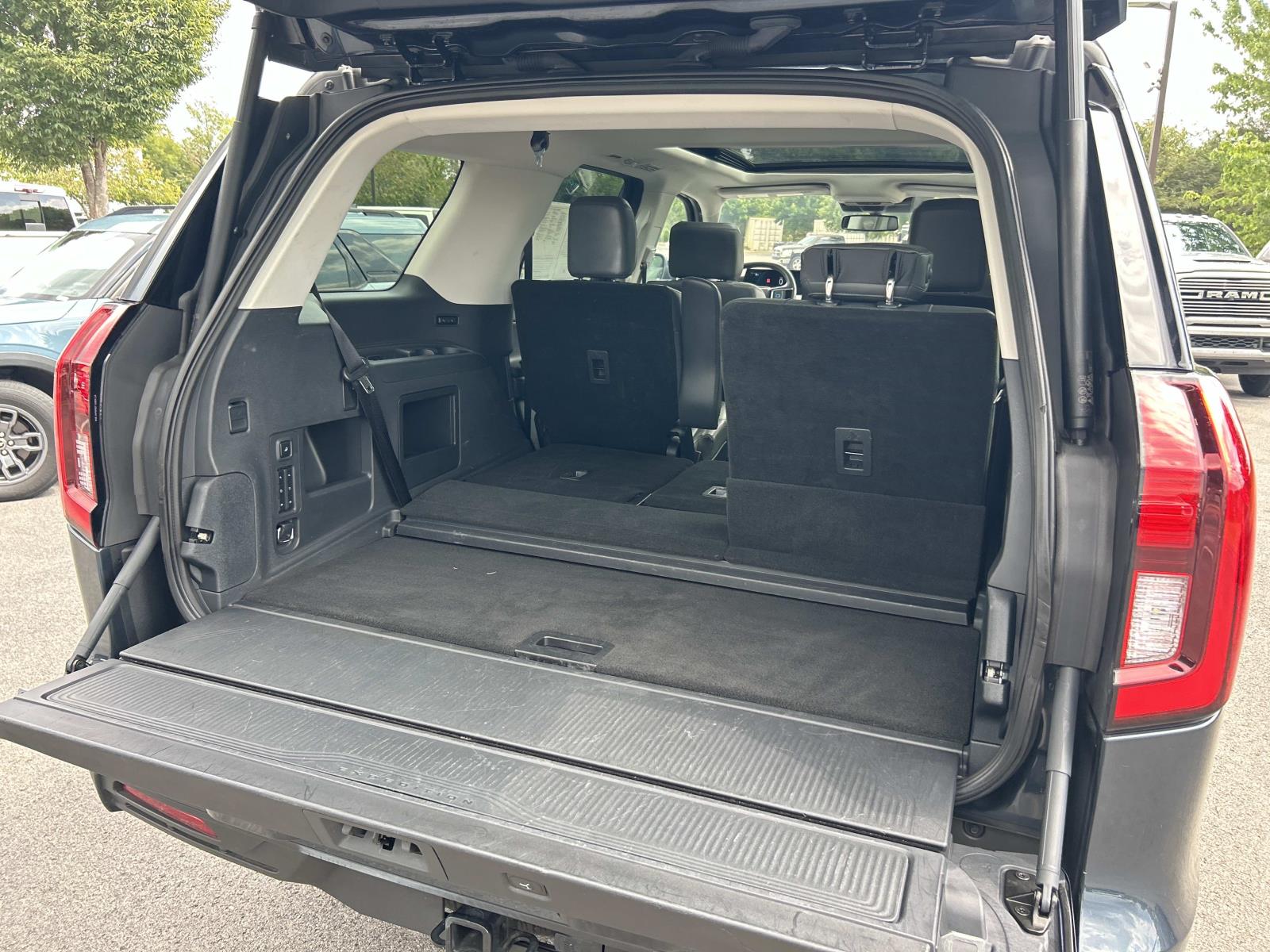 Used 2025 Ford Expedition SUV