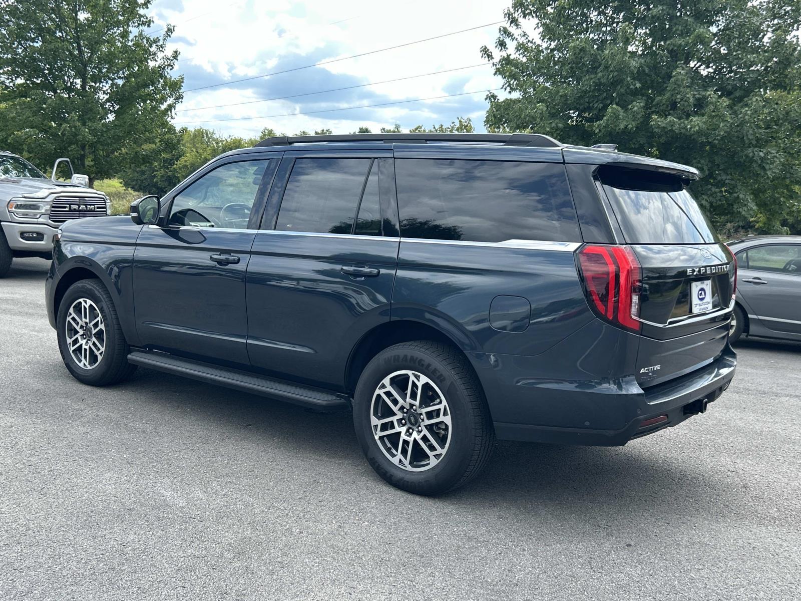 Used 2025 Ford Expedition SUV