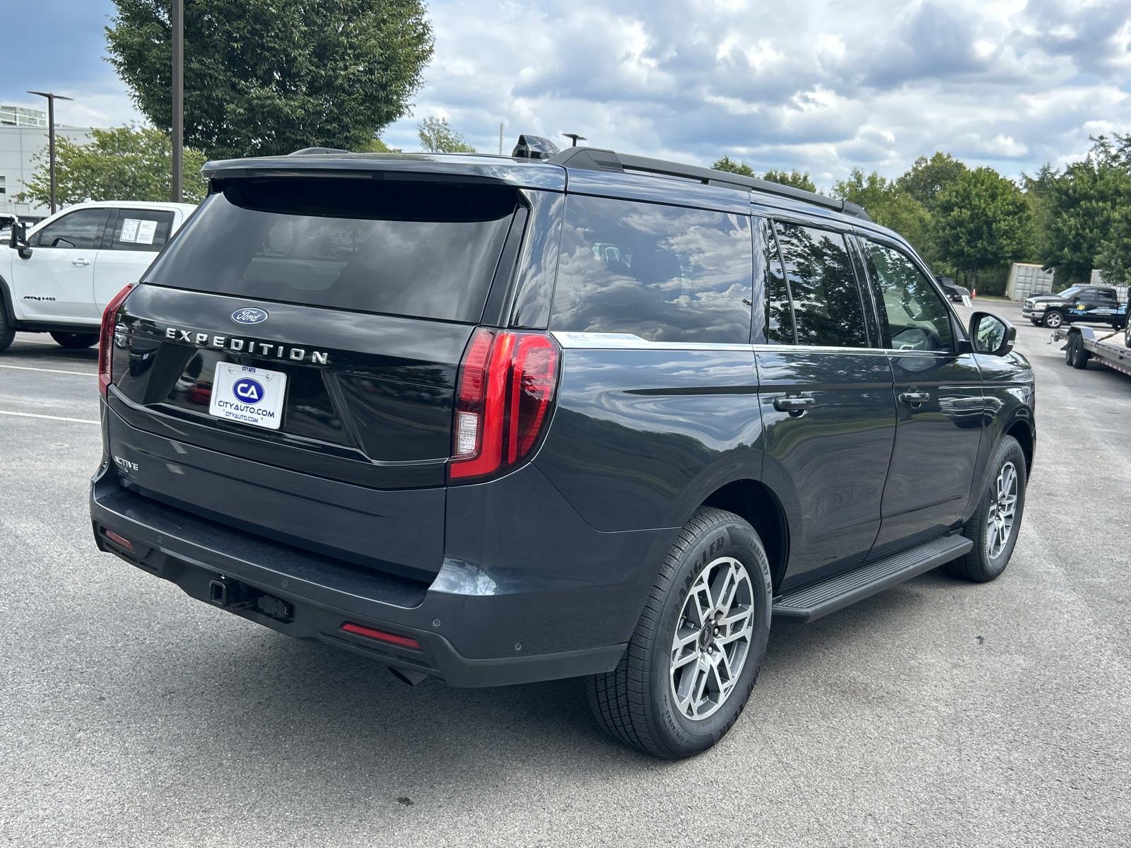 Used 2025 Ford Expedition SUV