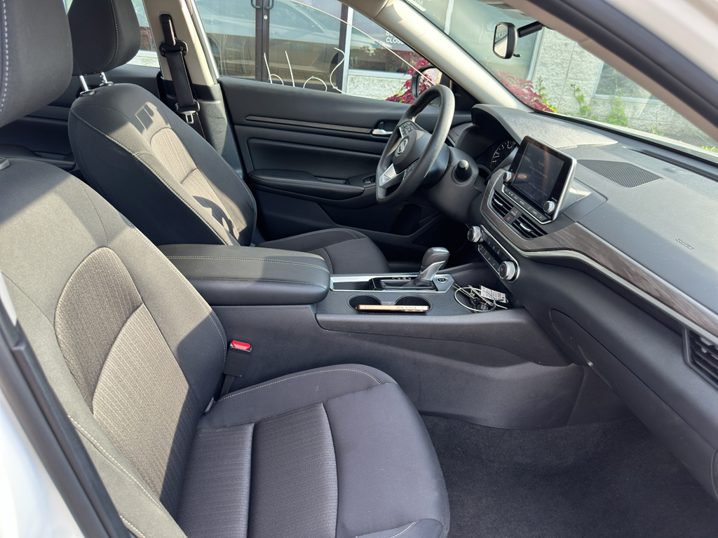 Used 2025 Nissan Altima Sedan