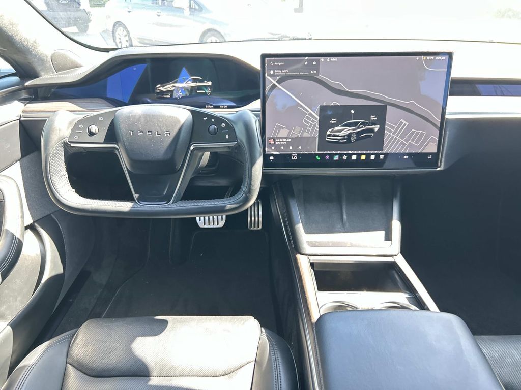 Vehicle photo 22