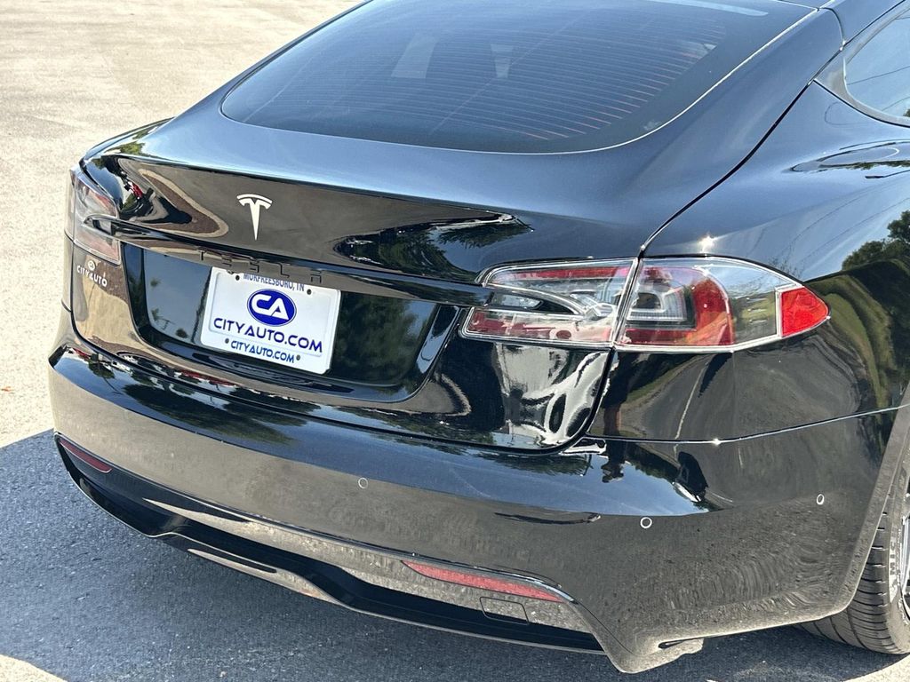 Vehicle photo 14