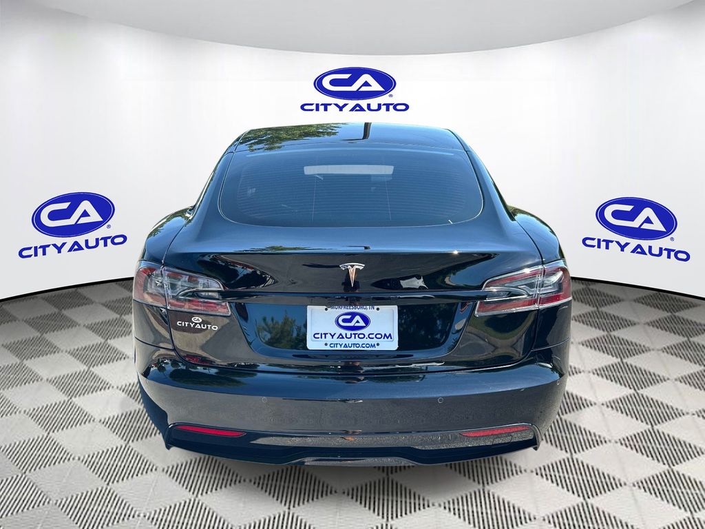 Vehicle photo 4