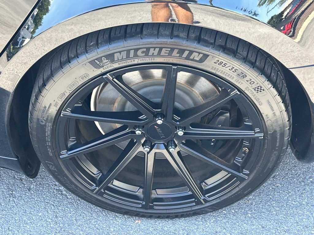Vehicle photo 19