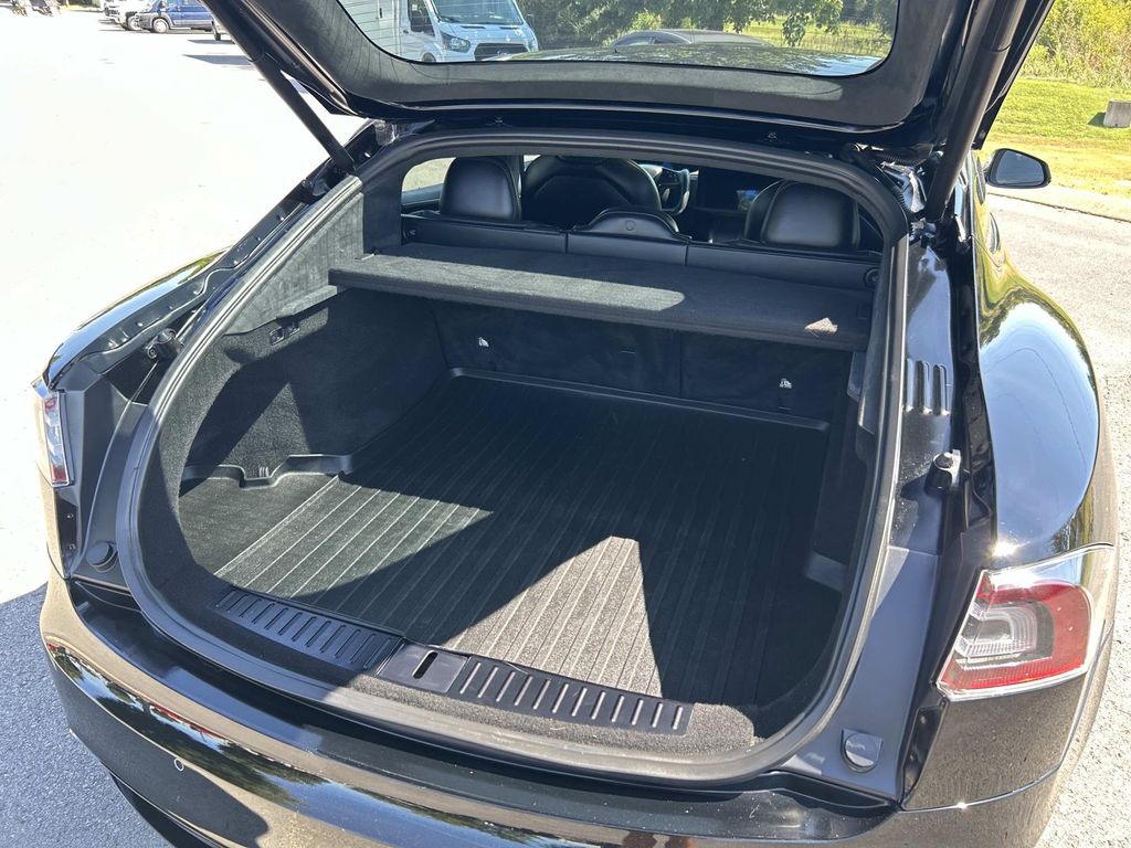 Vehicle photo 16
