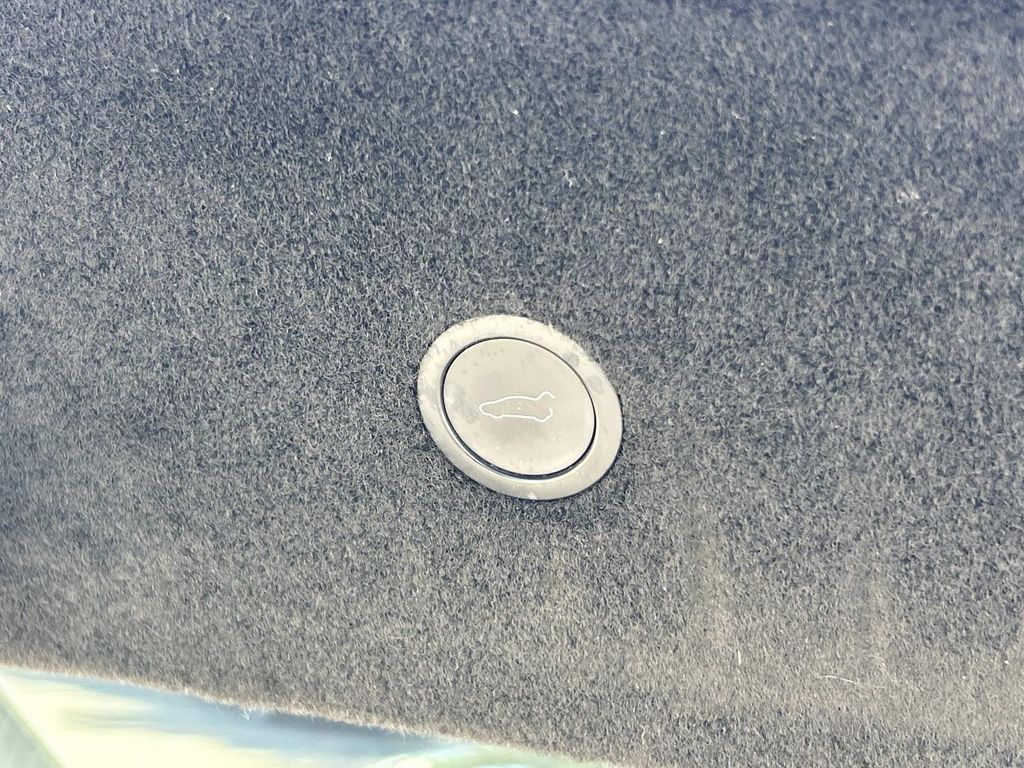 Vehicle photo 17