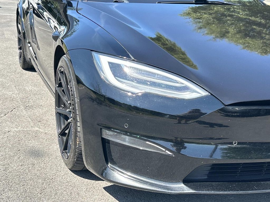 Vehicle photo 13