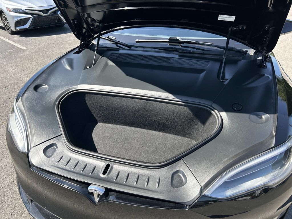 Vehicle photo 20
