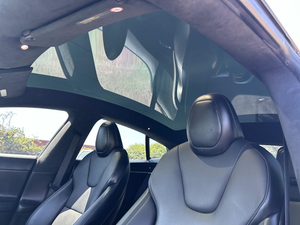 Vehicle photo 31