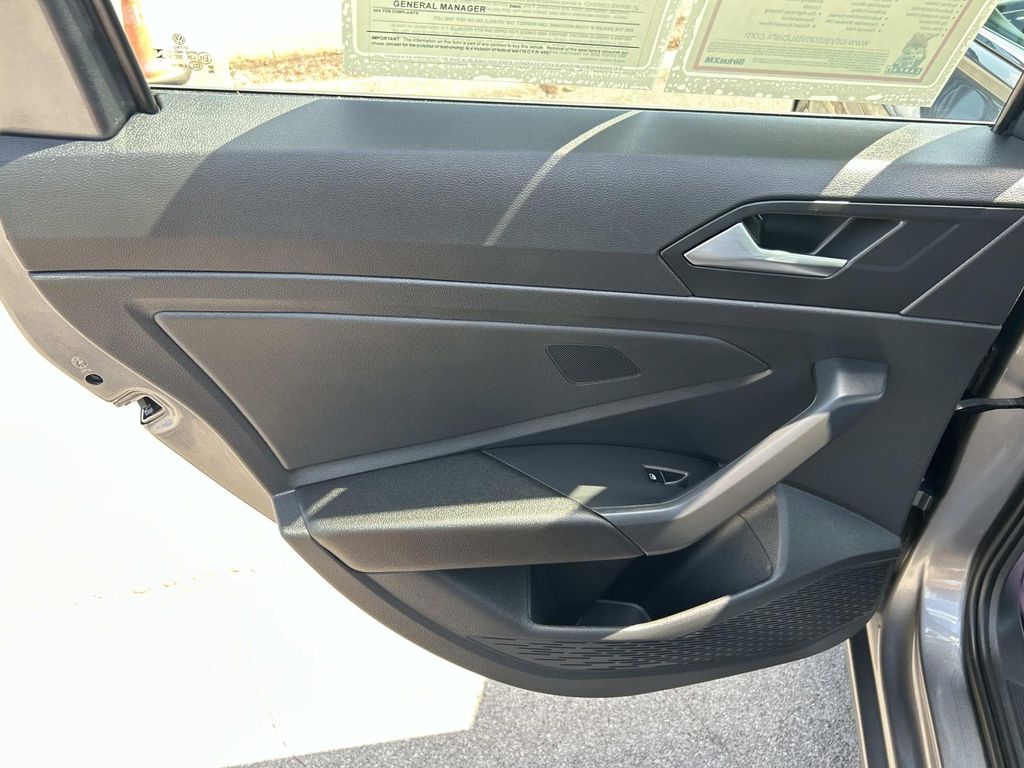 Vehicle photo 22