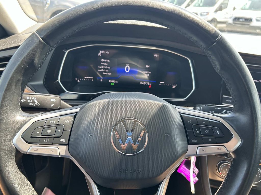 Vehicle photo 30