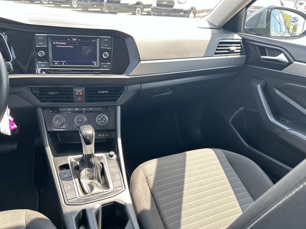 Vehicle photo 19