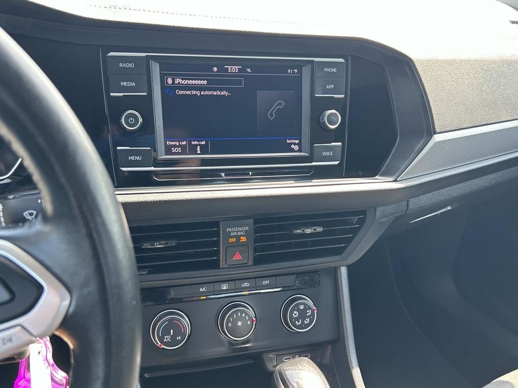 Vehicle photo 26