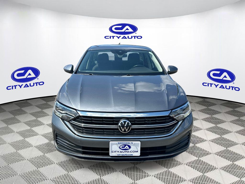 Vehicle photo 10
