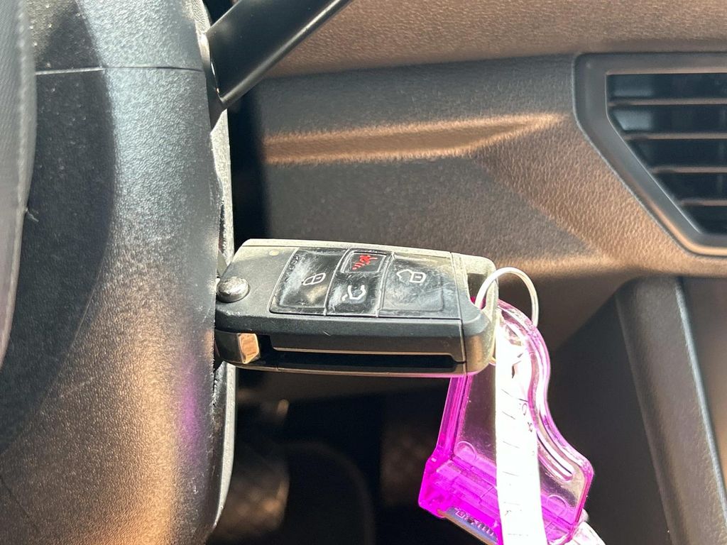 Vehicle photo 32