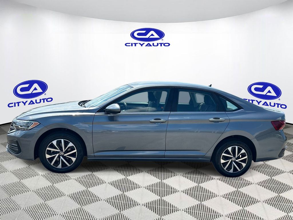 Vehicle photo 7