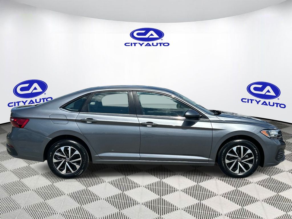Vehicle photo 2