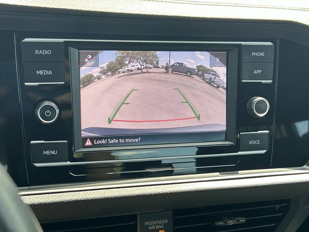 Vehicle photo 27