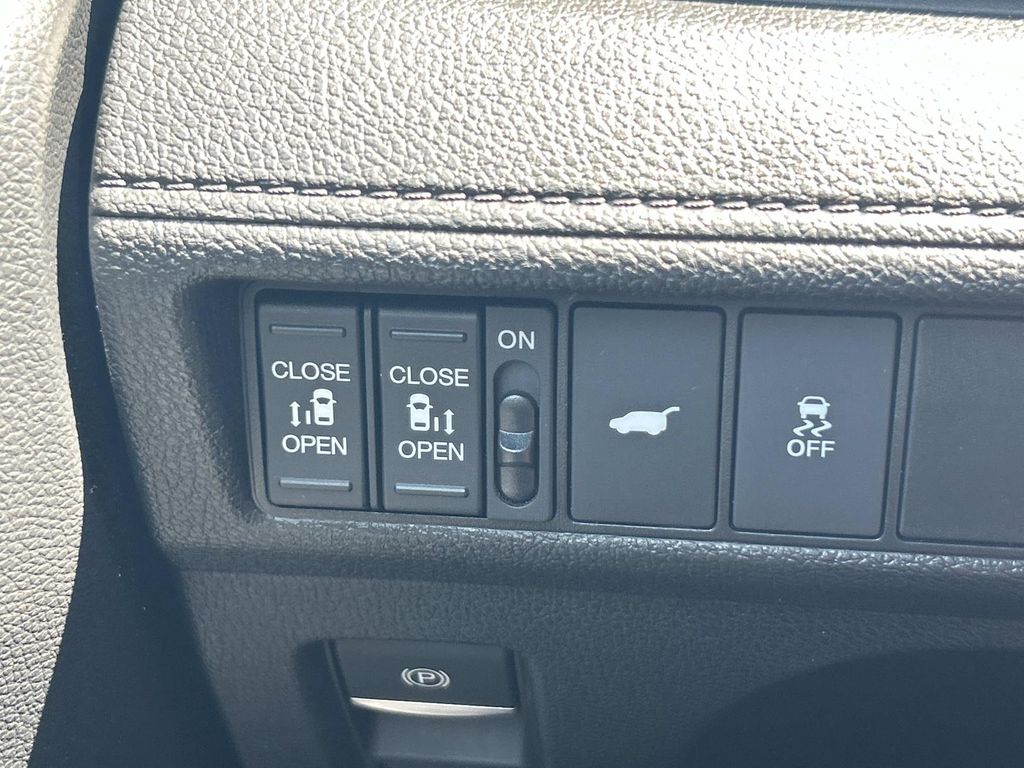 Used 2025 Honda Odyssey Van