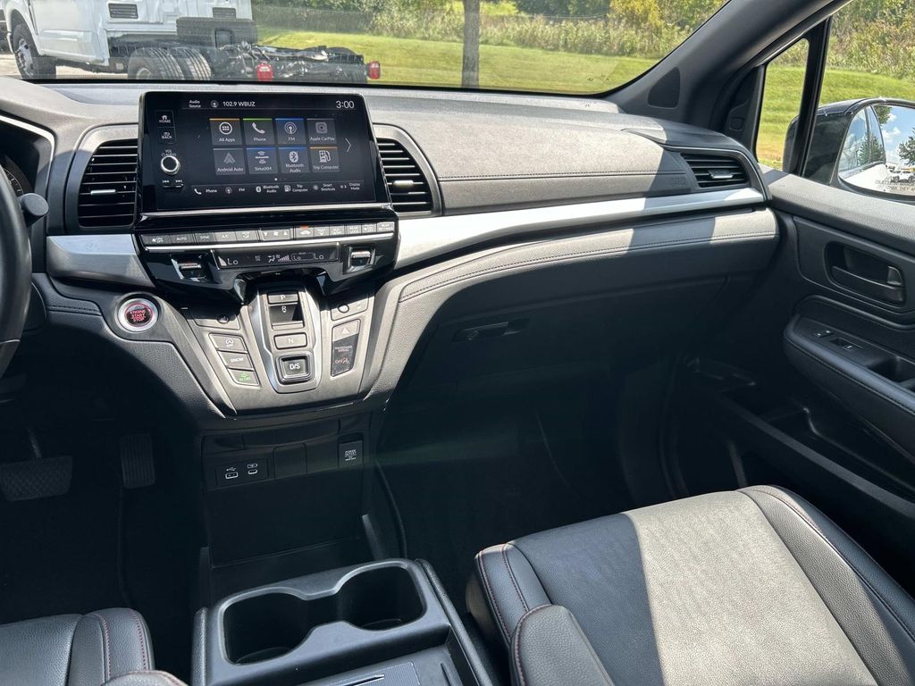 Used 2025 Honda Odyssey Van