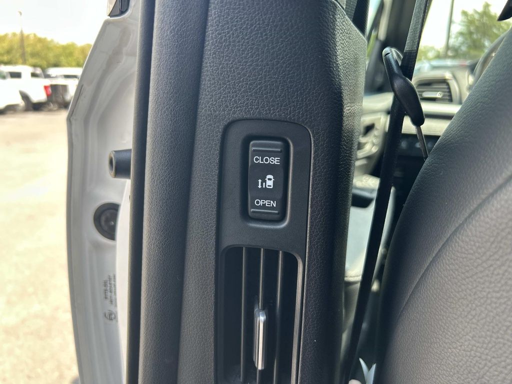 Used 2025 Honda Odyssey Van