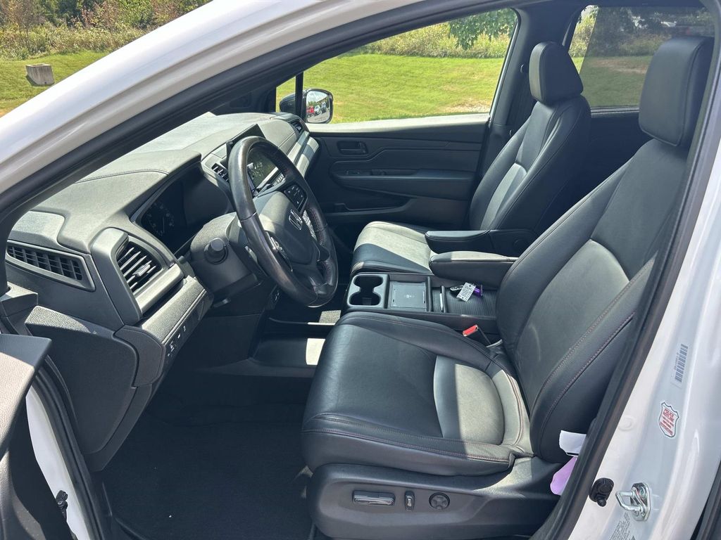 Used 2025 Honda Odyssey Van