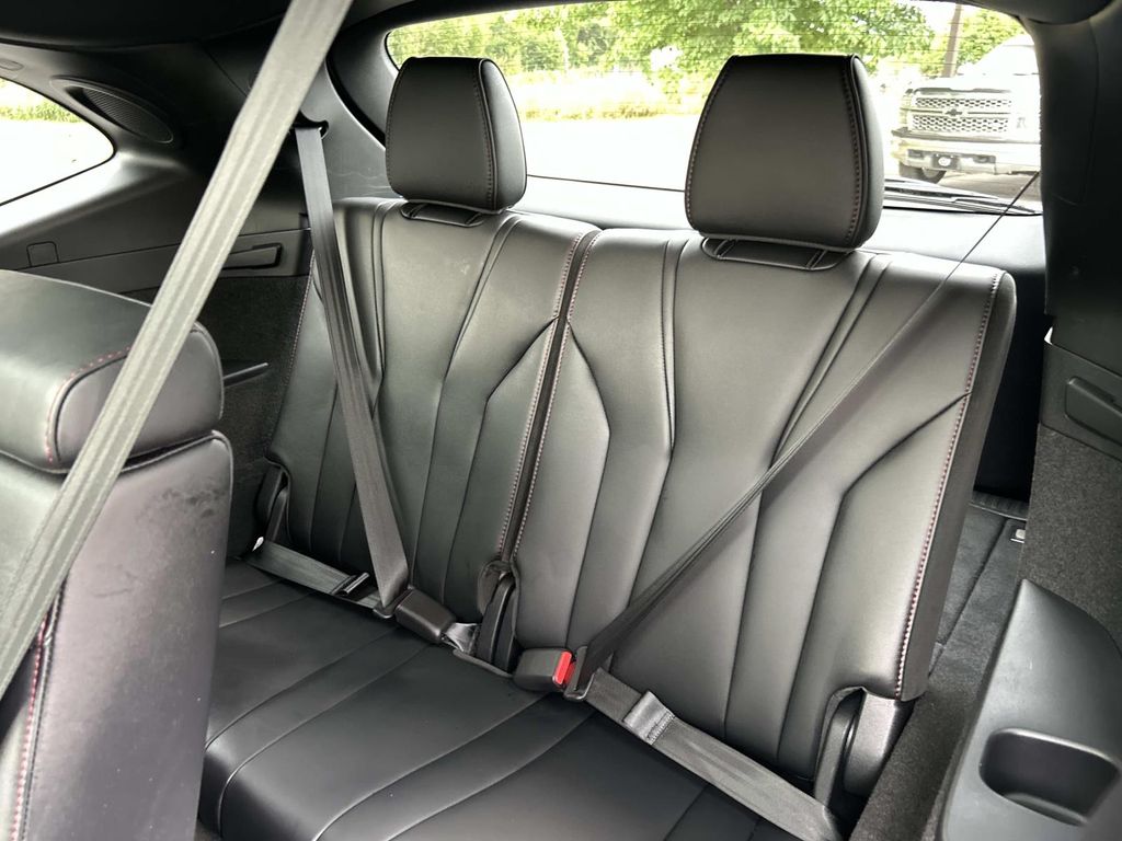 Vehicle photo 26