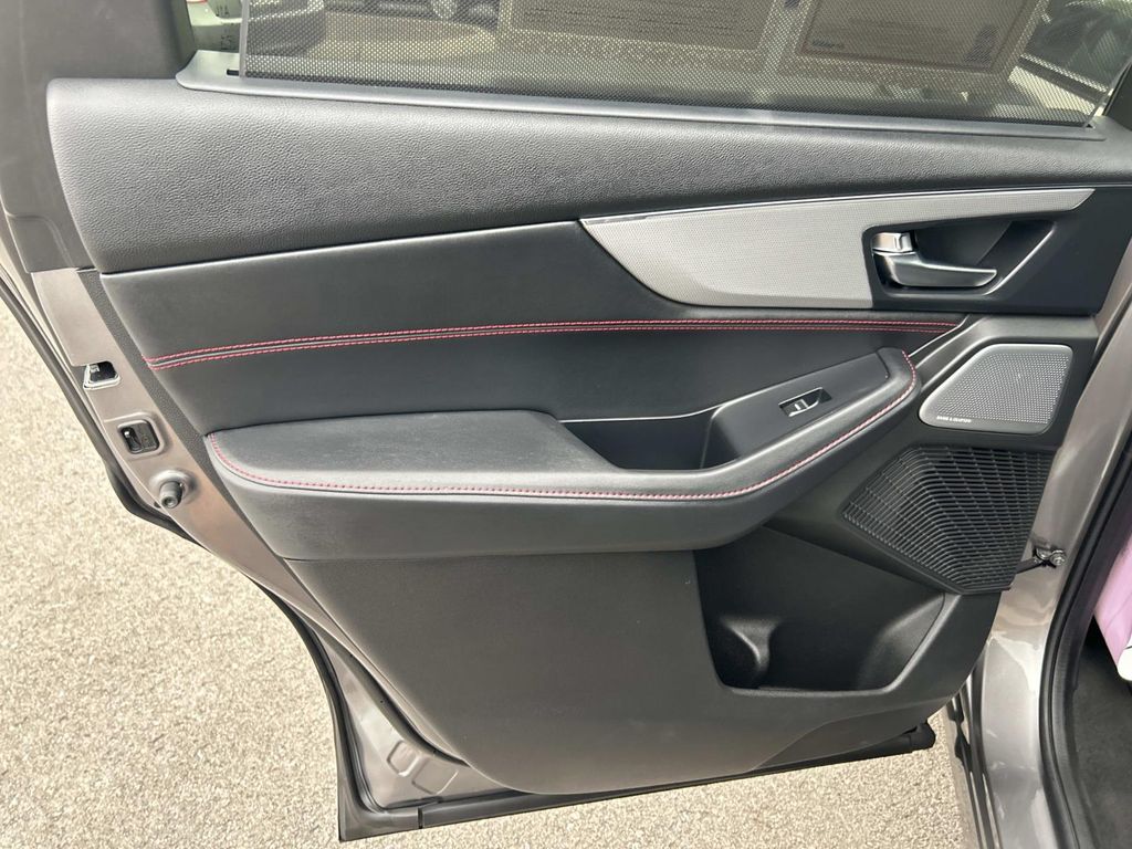 Vehicle photo 27