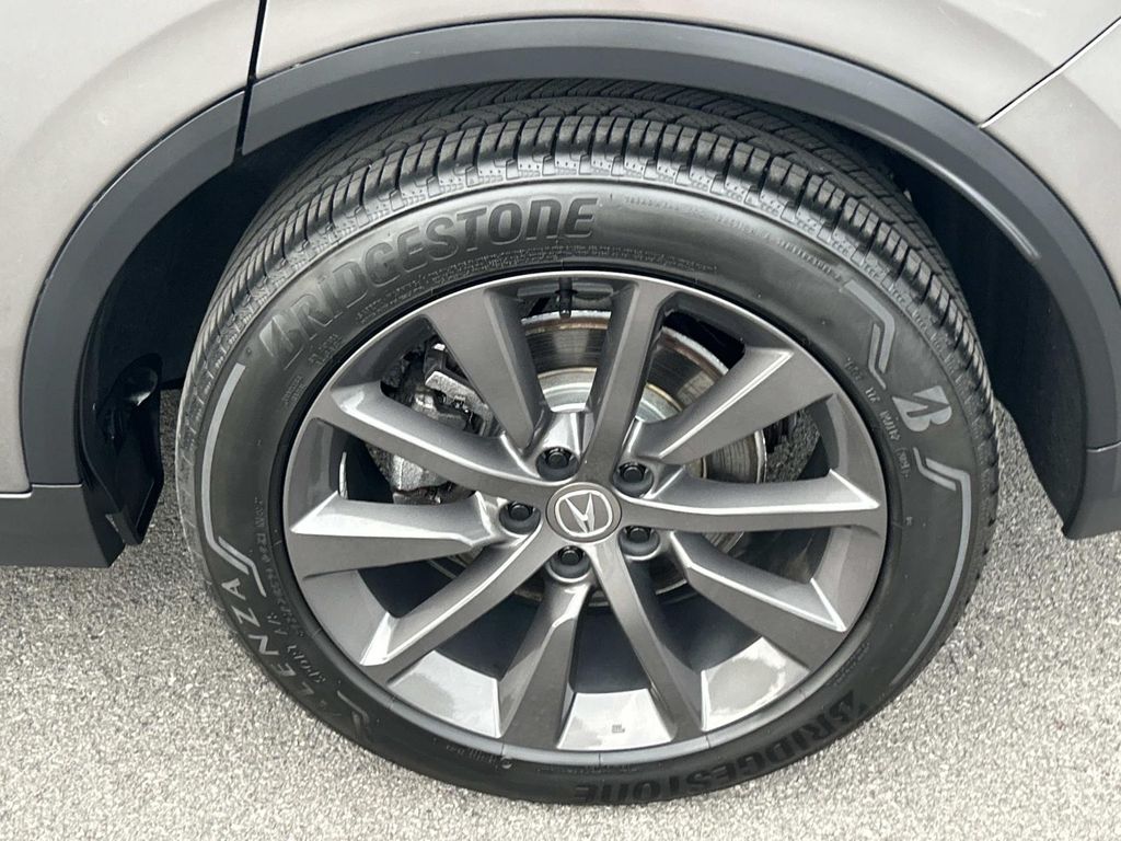 Vehicle photo 17