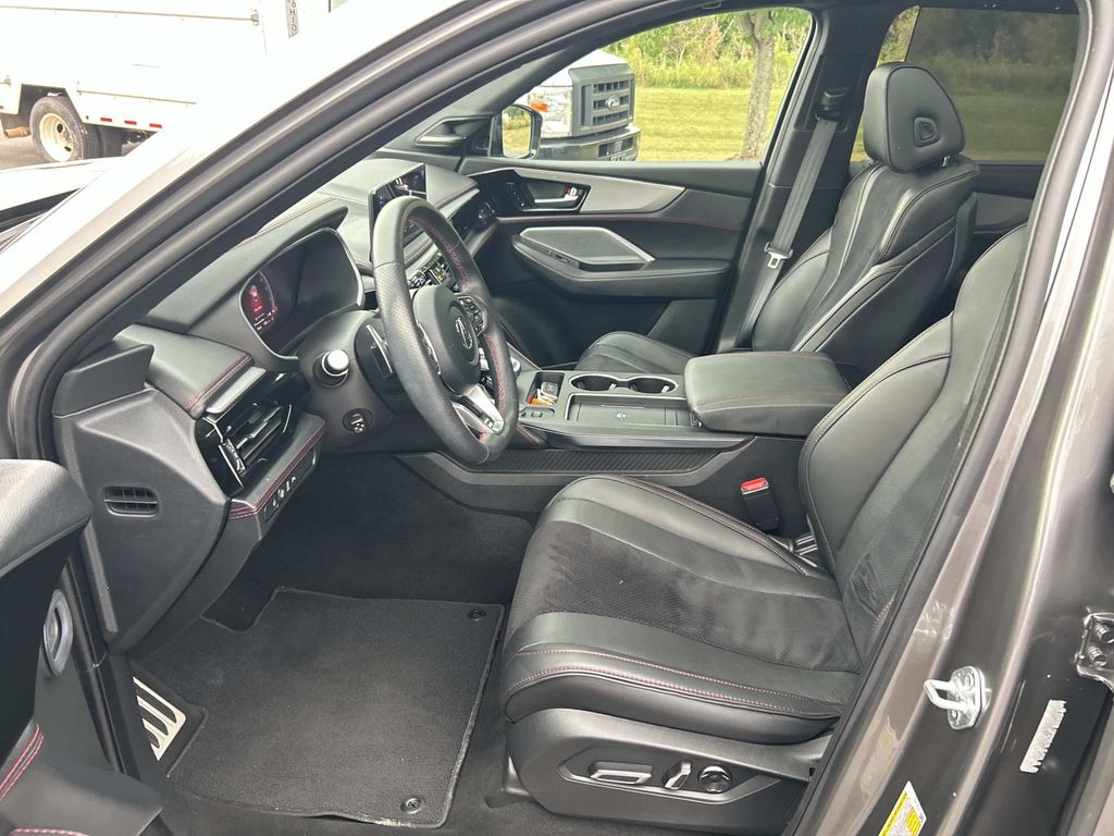 Vehicle photo 28