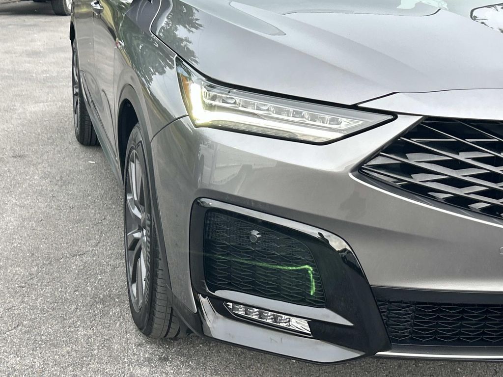 Vehicle photo 11
