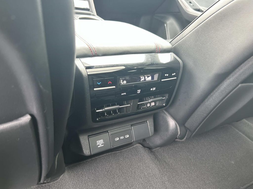 Vehicle photo 23