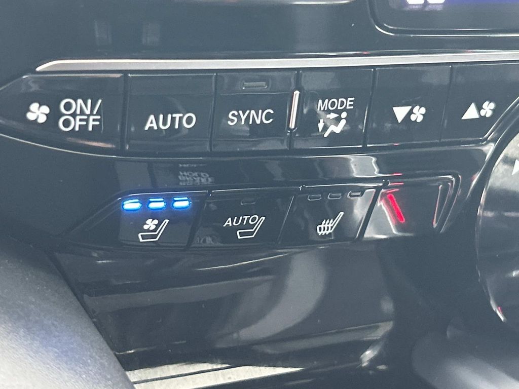 Vehicle photo 38