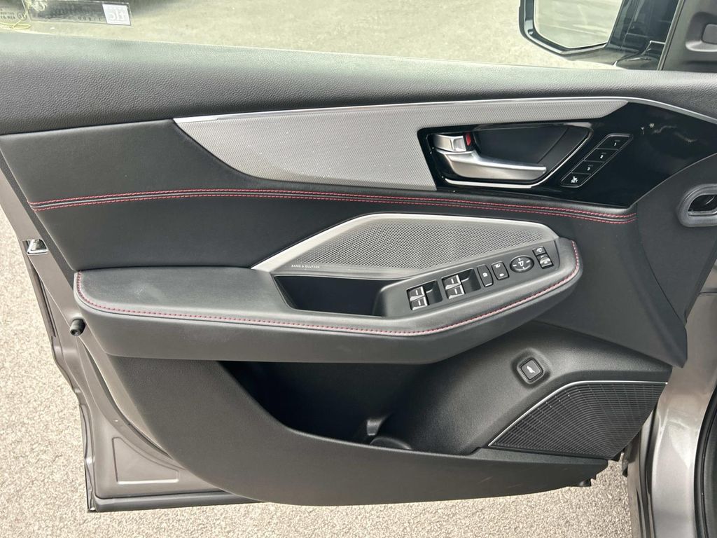 Vehicle photo 30