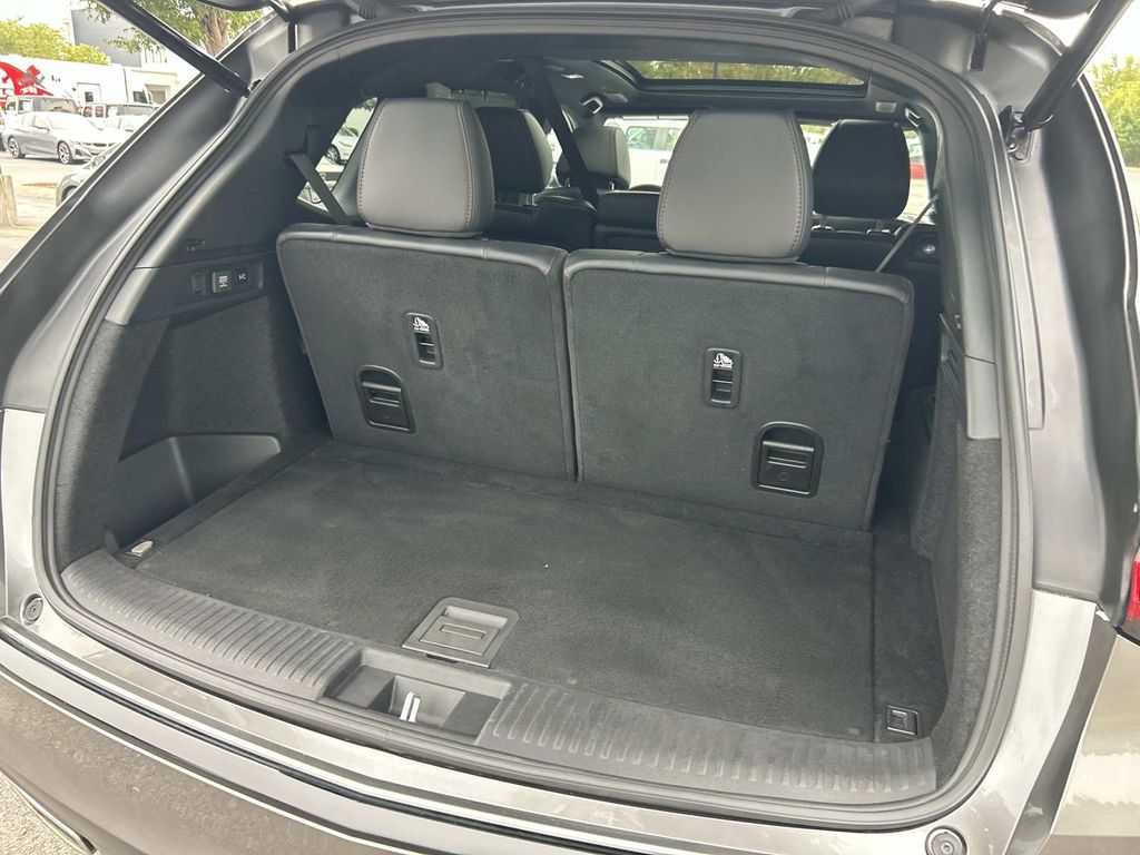 Vehicle photo 14