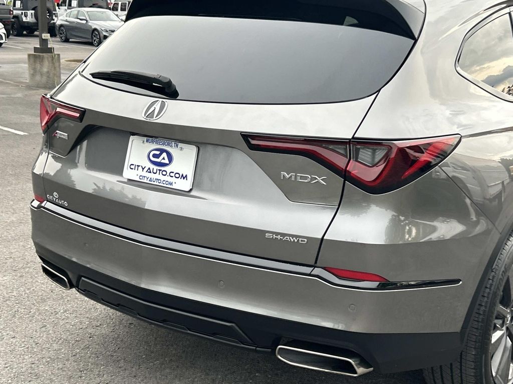 Vehicle photo 13