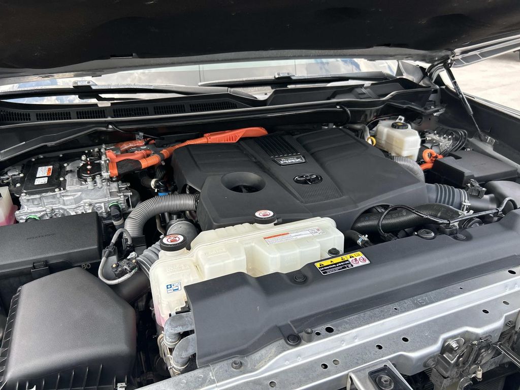 Vehicle photo 22