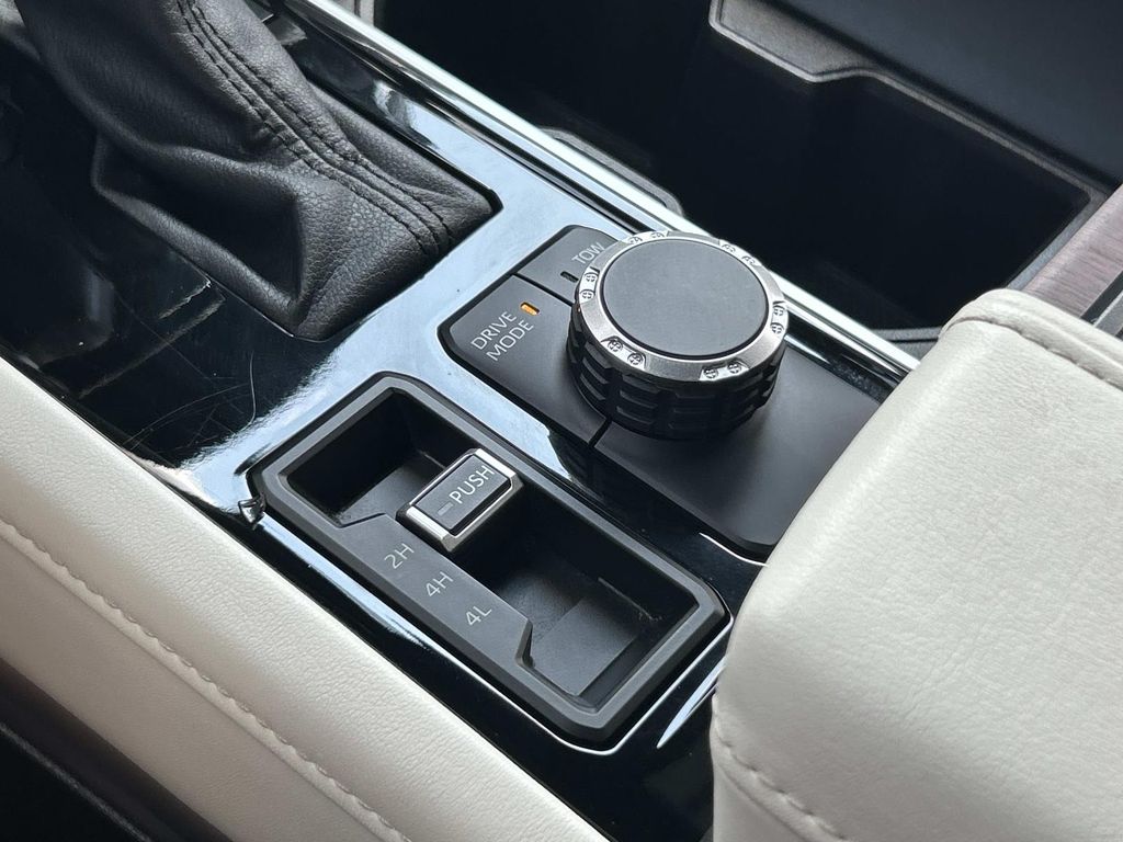 Vehicle photo 39