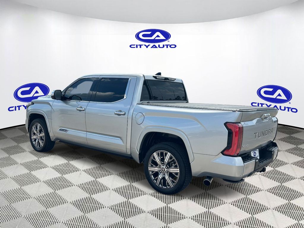 Vehicle photo 5