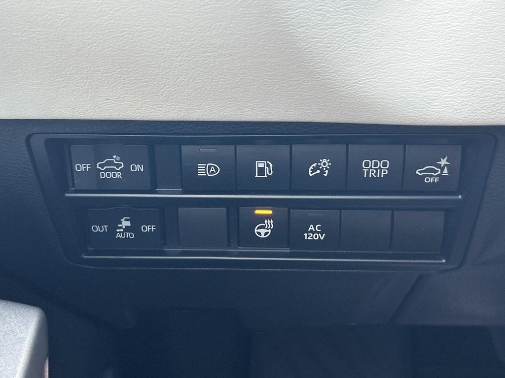 Vehicle photo 42