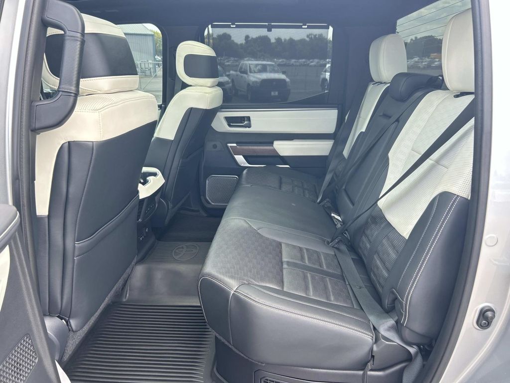 Vehicle photo 27