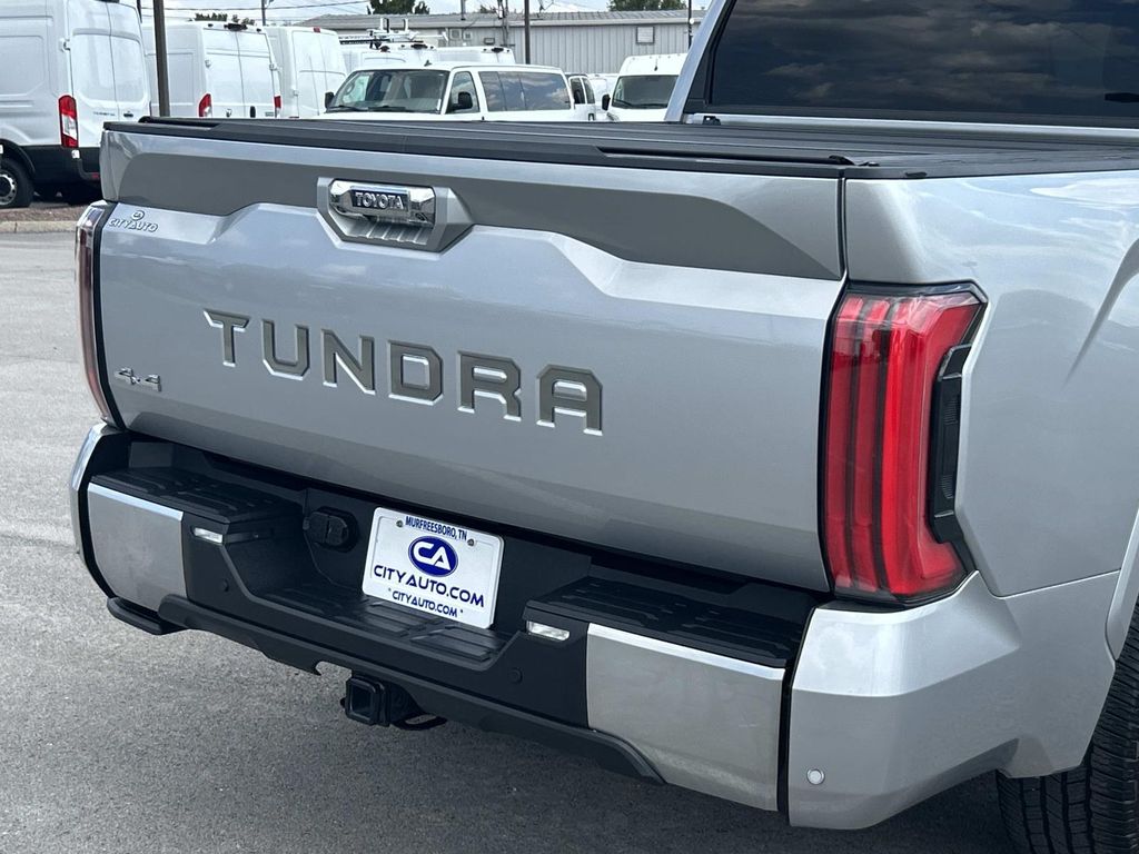 Vehicle photo 13