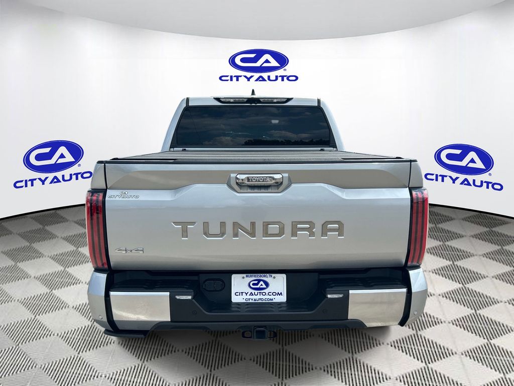Vehicle photo 4