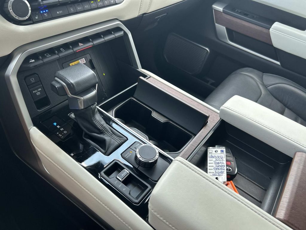 Vehicle photo 37