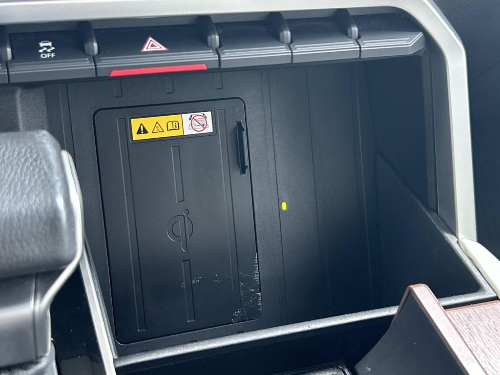 Vehicle photo 38