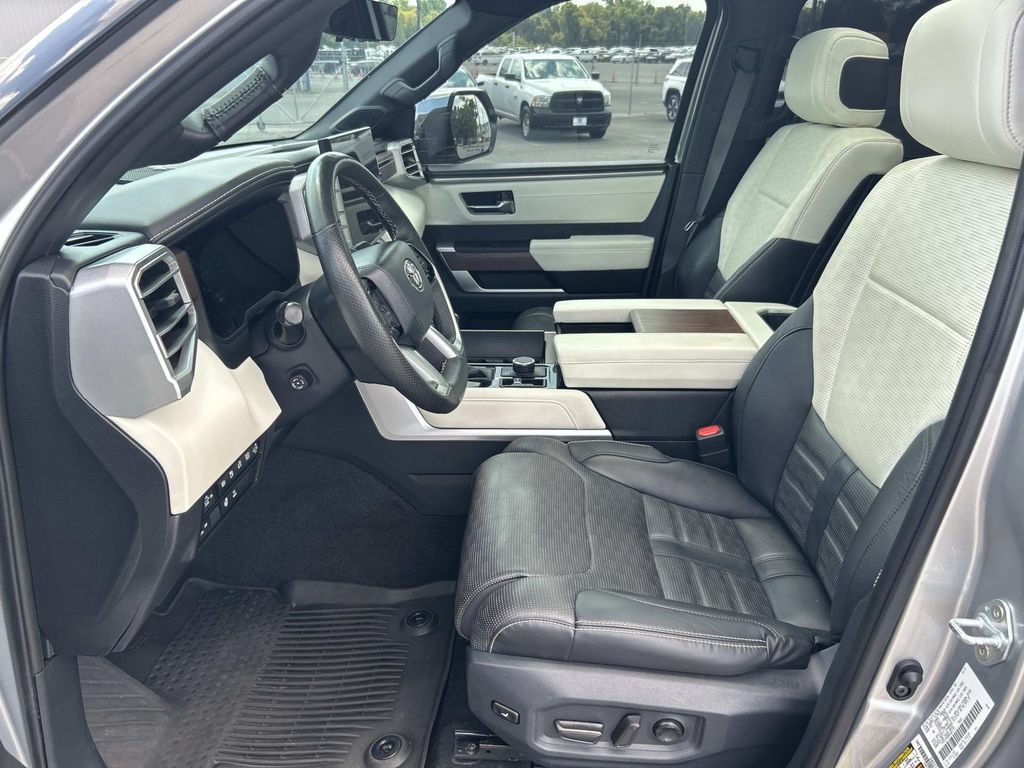 Vehicle photo 29